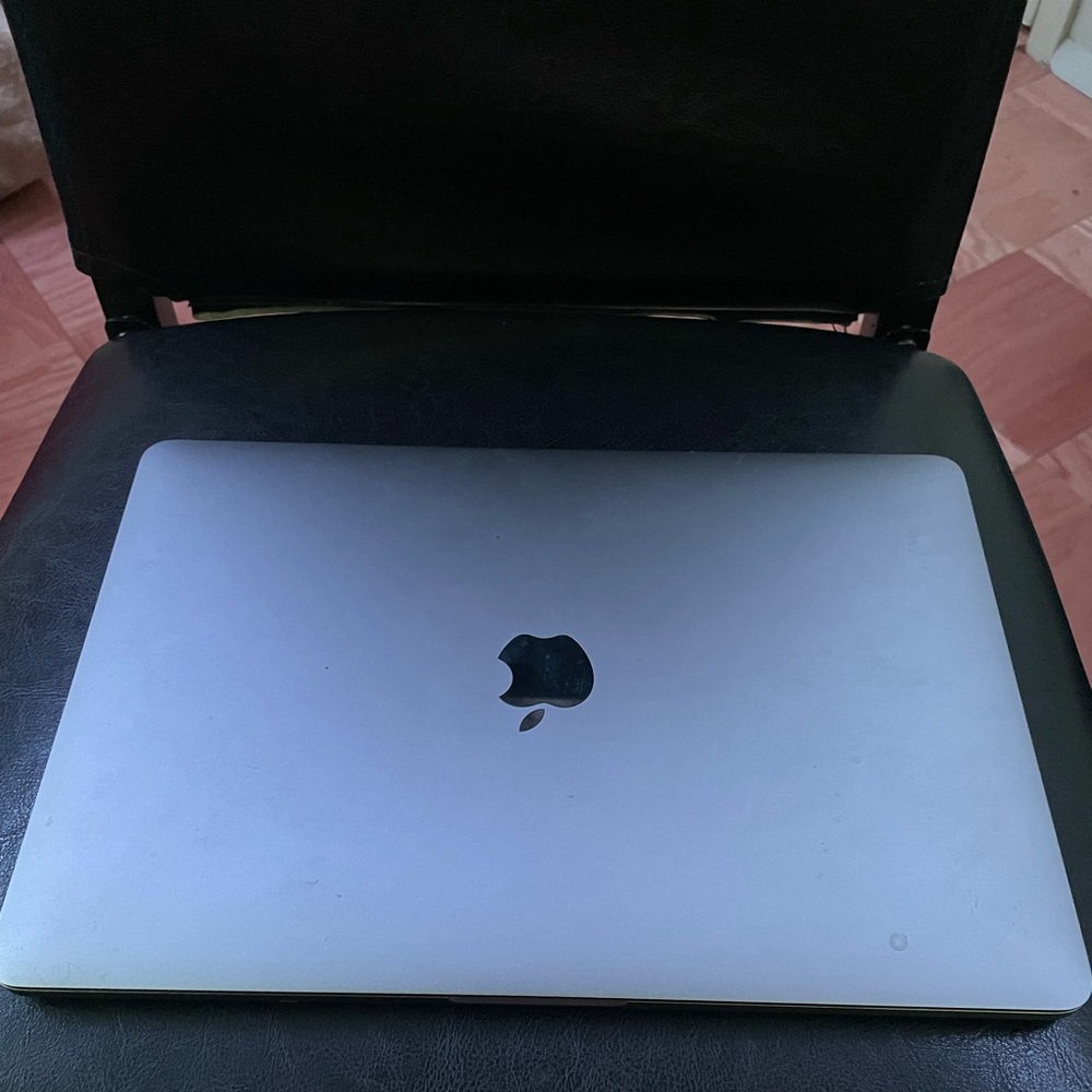Apple MacBook Pro 2017 (13 inch, 8GB)